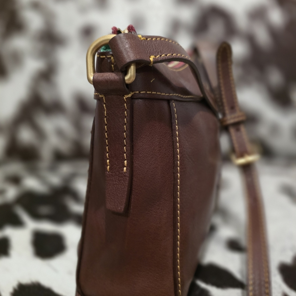 Dooney And Bourke Cossbody. - Picture 5 of 11